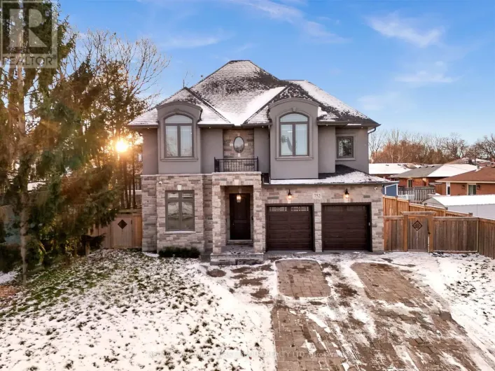 752 HILLVIEW CRESCENT, Pickering