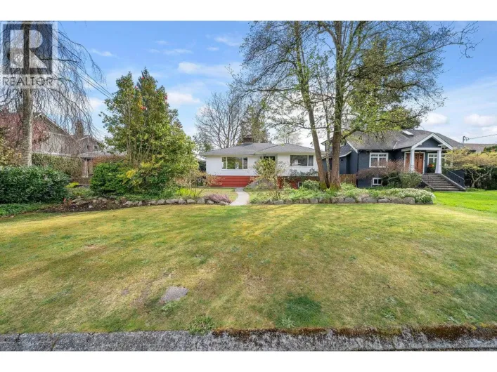 753 E 9TH STREET, North Vancouver
