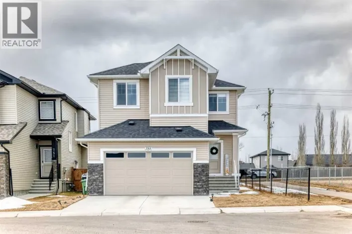 753 Edgefield Crescent, Strathmore