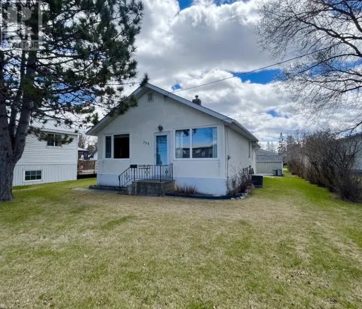 753 Kings Hwy, Fort Frances