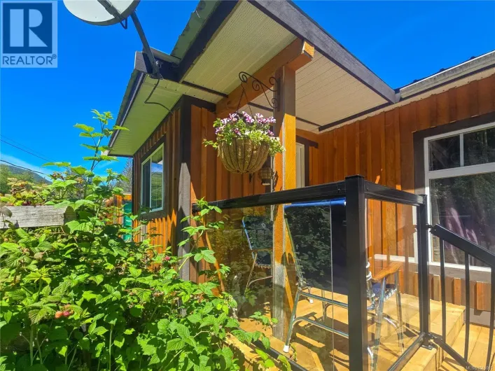 754 Sayward Rd, Sayward