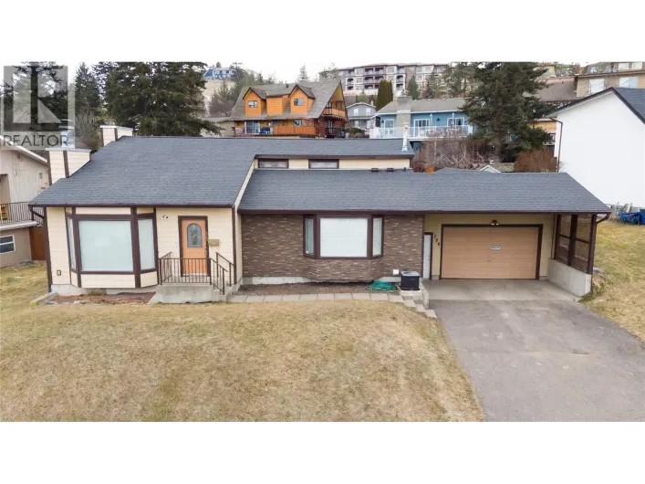 755 FLEMING Drive, Kamloops