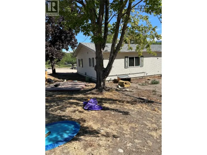 7561 Highway 97, Oliver