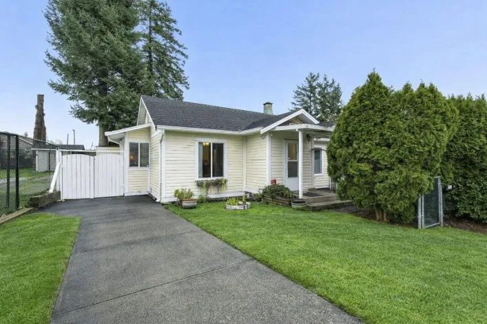 7566 DUNSMUIR STREET, Mission