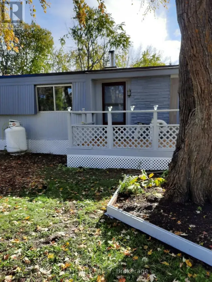 7592 FLEWELLYN ROAD, Ottawa
