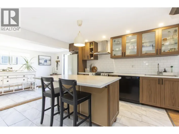 76 40157 GOVERNMENT ROAD, Squamish