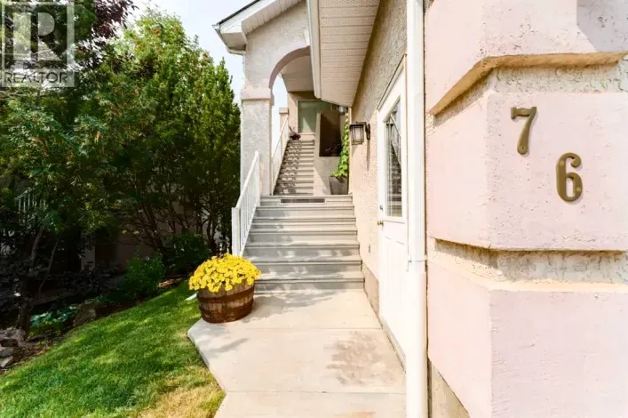 76 Sierra Morena Green SW, Calgary