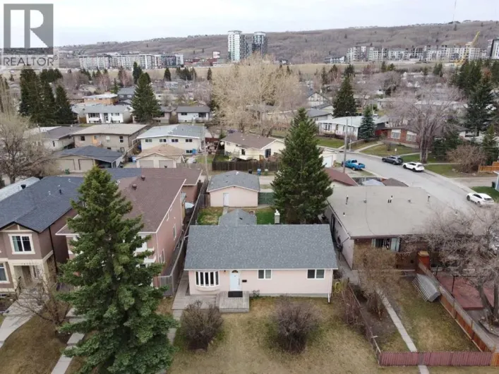 7615 36 Avenue NW, Calgary