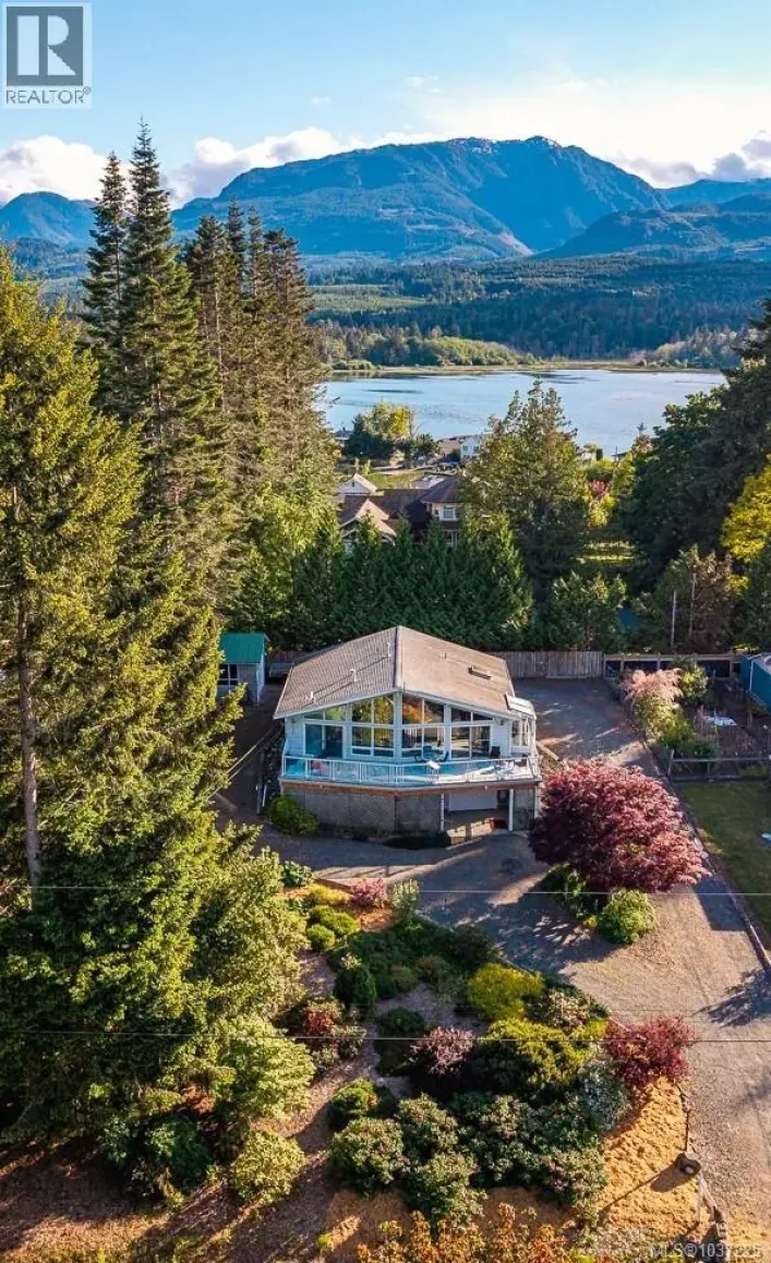 7627 Ships Point Rd, Fanny Bay