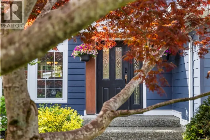 763 Ermineskin Ave, Parksville