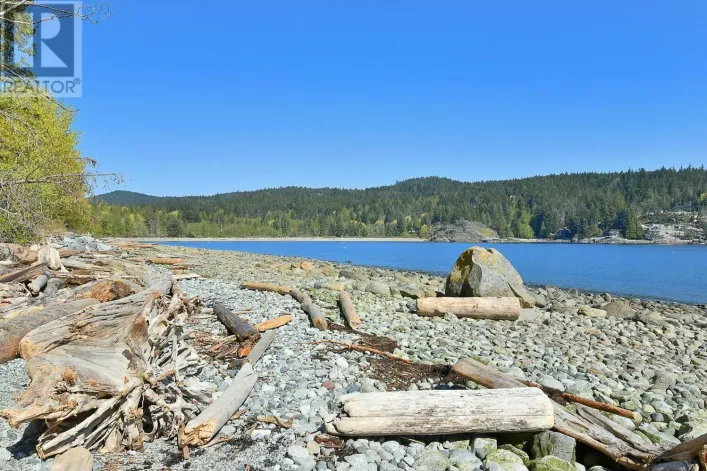 7638 EUREKA AVENUE, Halfmoon Bay