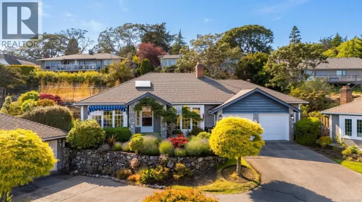 764 Richmond Ave, Victoria