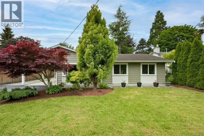 7662 Wallace Dr, Central Saanich