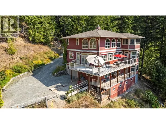 7666 Lichen Road, Anglemont