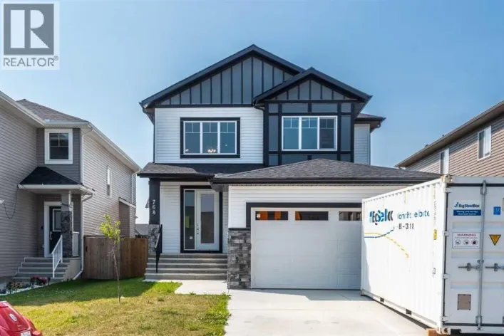 768 Edgefield Crescent, Strathmore