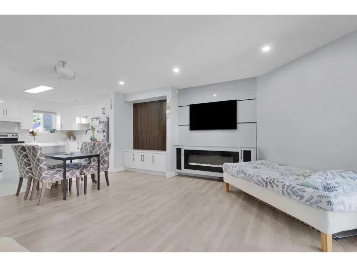 77 6657 138 STREET, Surrey