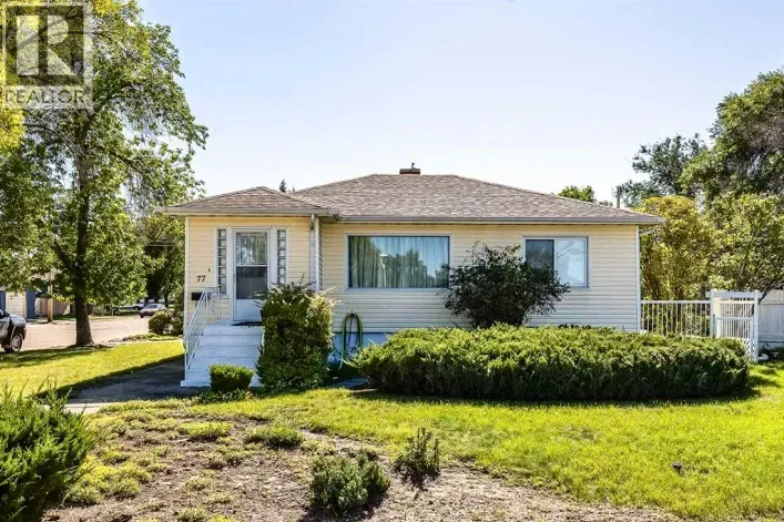 77 9 Street NE, Medicine Hat
