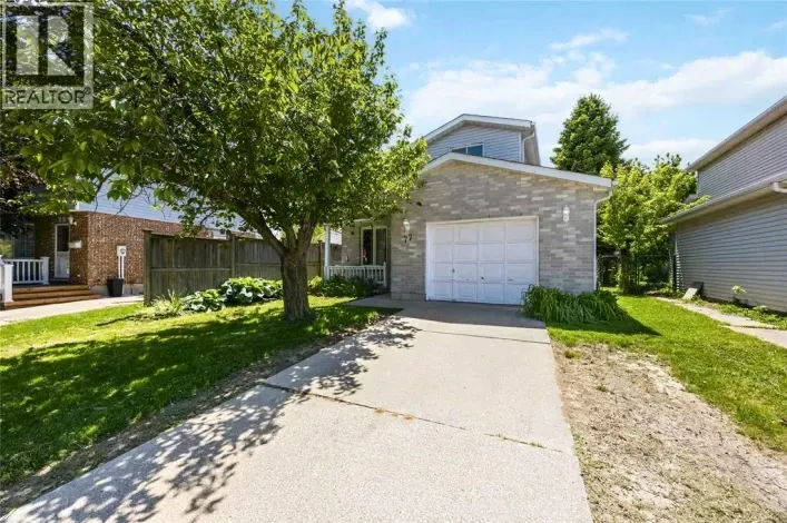 77 FINCH DRIVE, Sarnia