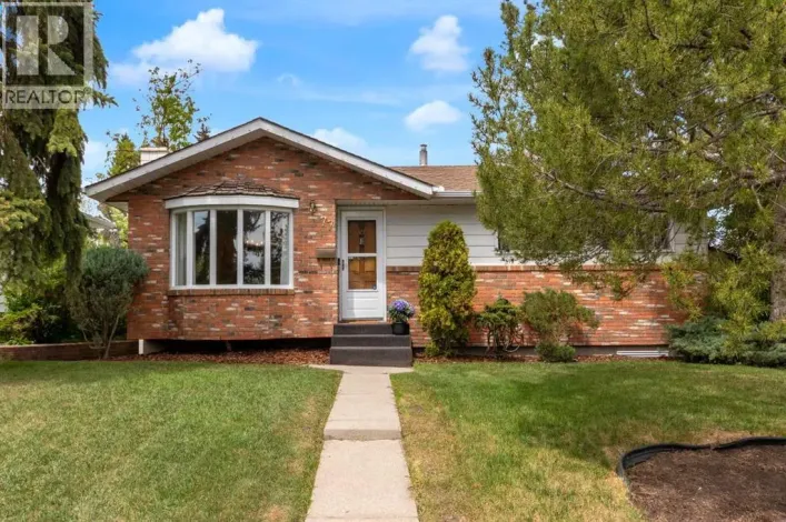 77 Hogarth Crescent SW, Calgary