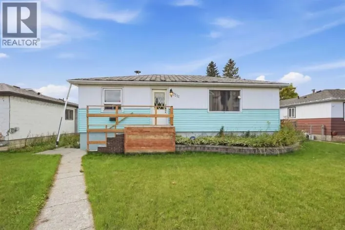 7711 39 Avenue NW, Calgary