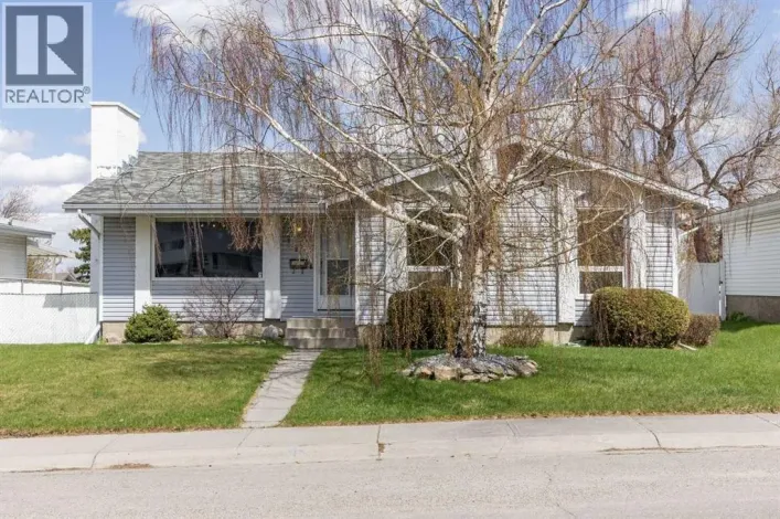 7720 Hunterquay Road NW, Calgary