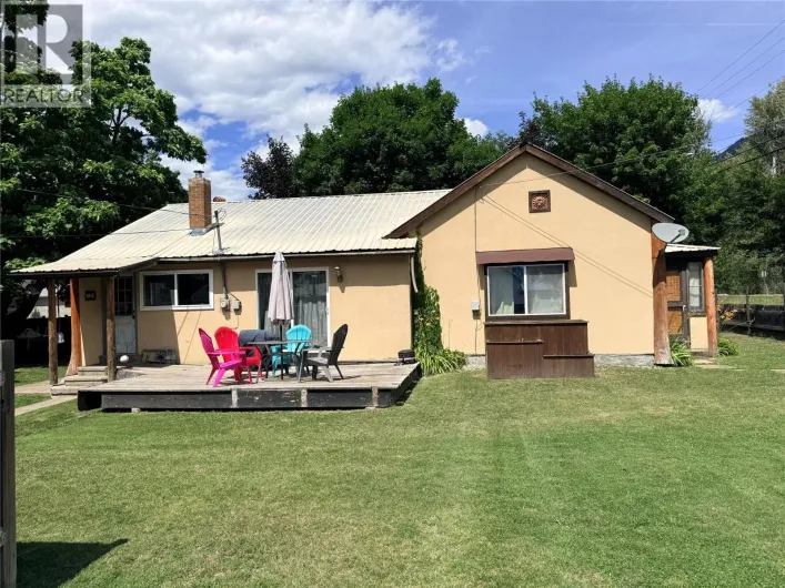 7727 RIVERSIDE Drive, Grand Forks