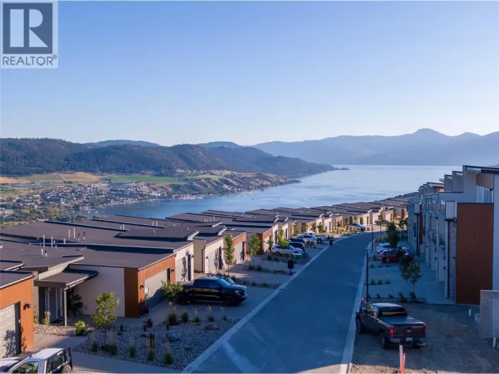 Row / Townhouse for sale: 7735 OKANAGAN HILLS Boulevard Unit# 66, Vernon