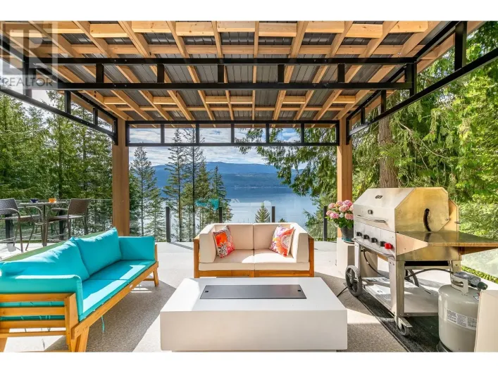 7750 Golf Course Road, Anglemont