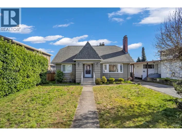 7758 15TH AVENUE, Burnaby