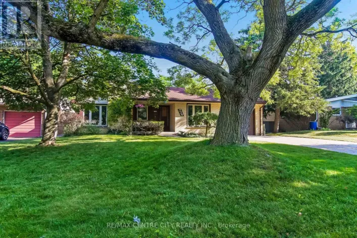 776 HEADLEY DRIVE, London North
