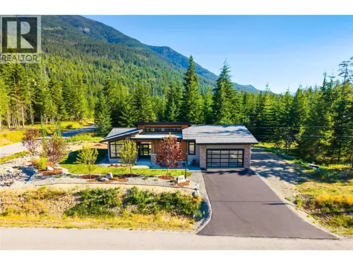 House for sale: 7769 Holt Road, Balfour