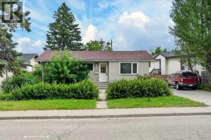 7804 34 Avenue NW, Calgary