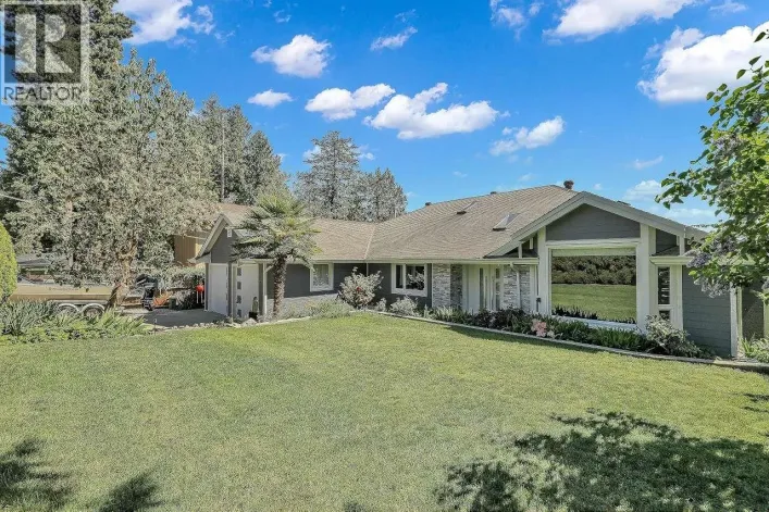 7811 REDROOFFS ROAD, Halfmoon Bay