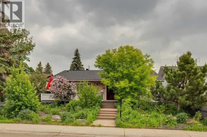 783 Lake Twintree Crescent SE, Calgary