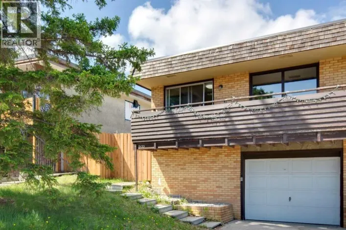 7833 Hunterquay Road NW, Calgary