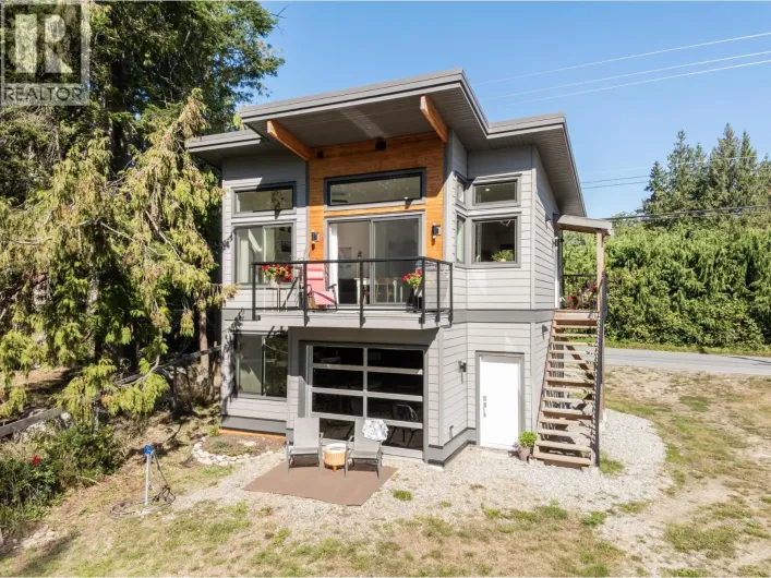 7835 REDROOFFS ROAD, Halfmoon Bay