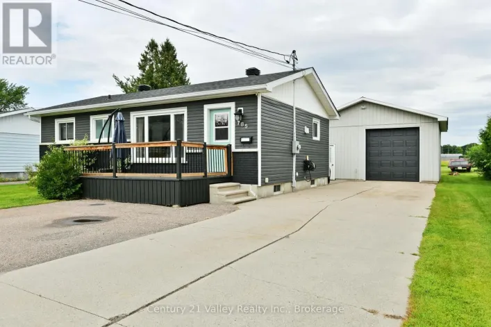 785 EIGHTH STREET, Renfrew