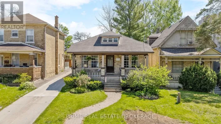 785 QUEENS AVENUE, London East