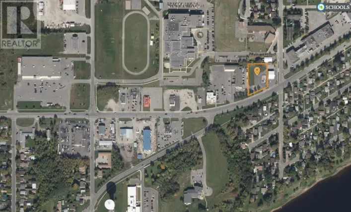 786 KINGS HWY, FORT FRANCES