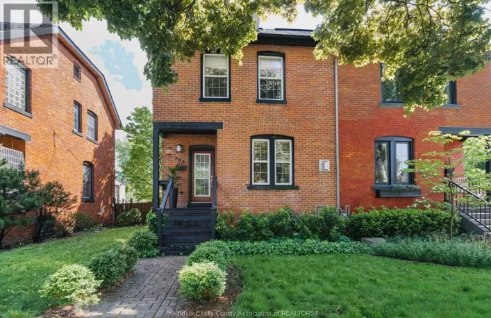 786 Monmouth ROAD, Windsor