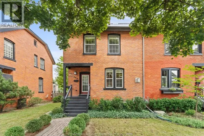 786 Monmouth, Windsor