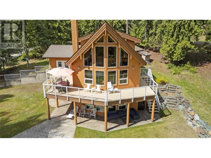 7889 Gardiner Road, Anglemont