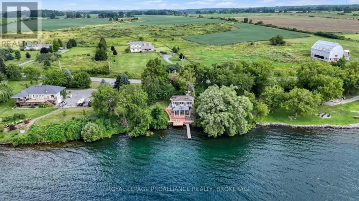 790 HOWE ISLAND DRIVE, Frontenac Islands