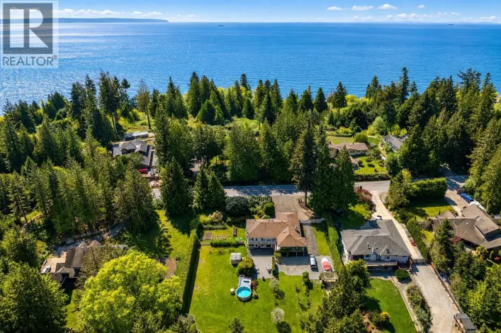 7904 REDROOFFS ROAD, Halfmoon Bay