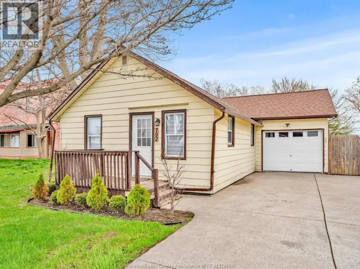 792 Highway 77, Leamington