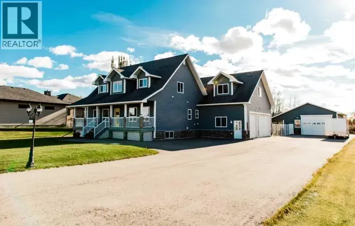 House for sale: 7925 Carriage Lane Drive, Rural Grande Prairie No. 1, County of