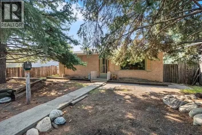 7927 36 Avenue NW, Calgary