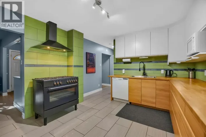 7932 36 Avenue NW, Calgary