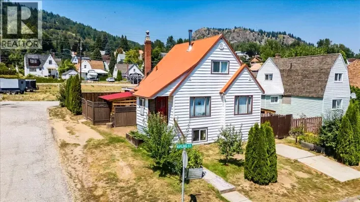 795 Kipling Street, Warfield