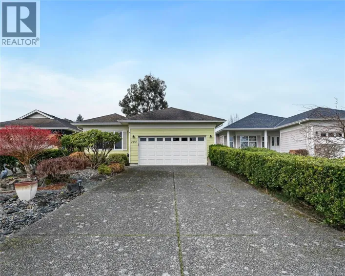 7952 Polo Park Cres, Central Saanich